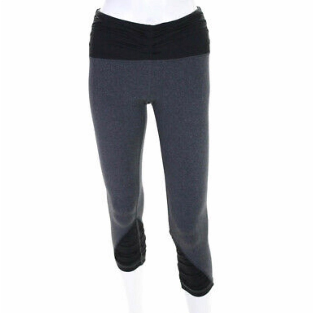 Lululemon ruched grey & black capris size 4 - Picture 1 of 6